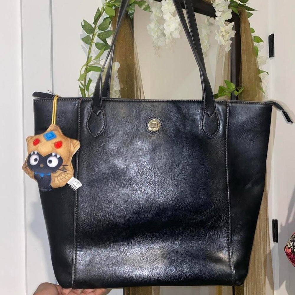 90s vintage style Black leather tote bag w/ gold logo